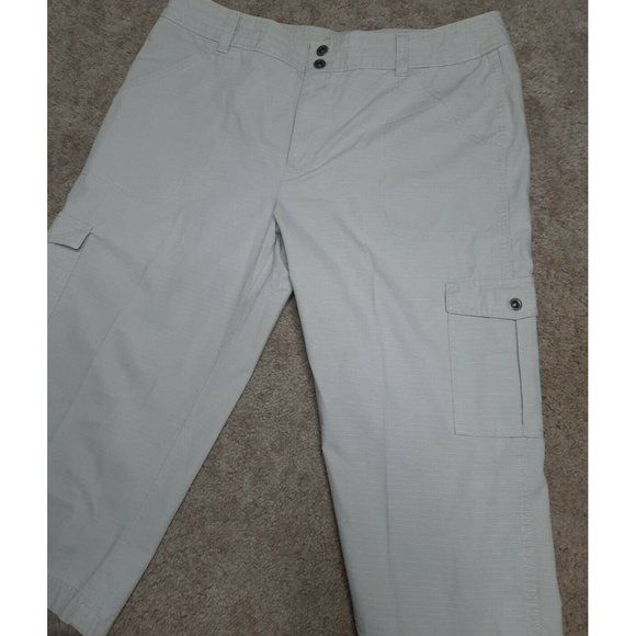 Gander Mountain Beige Cargo Capri Pants Size 16 - Picture 5 of 10